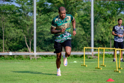 Alex Martins saat menjalani latihan bersama Persebaya