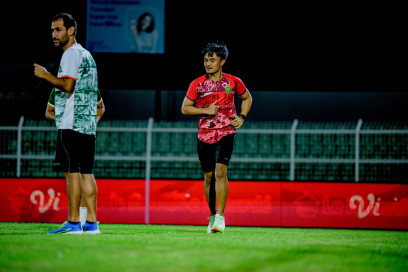 Kiper Ernando Ari saat bersama Persebaya