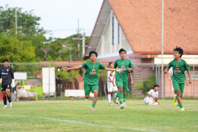Pemain muda Persebaya di pertandingan Piala Soeratin 2026