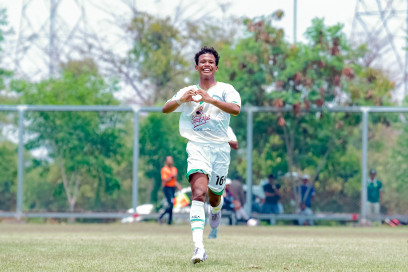 Pemain Persebaya U-18 saat menghadapi Persik di EPA One