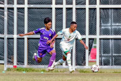 Pemain Persebaya U-20 saat bertanding melawan Persik Kediri