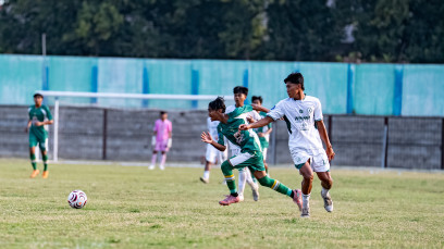 Pemain Persebaya U-20 saat pertandingan EPA One melawan PSS
