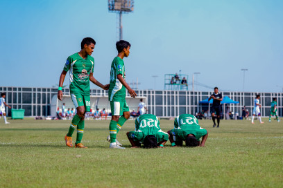 Pemain Persebaya U-20 saat merayakan gol melawan Persik Kediri